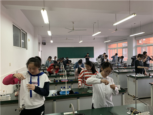 2019.4.15初三年級(jí)理化生實(shí)驗(yàn)1.jpg