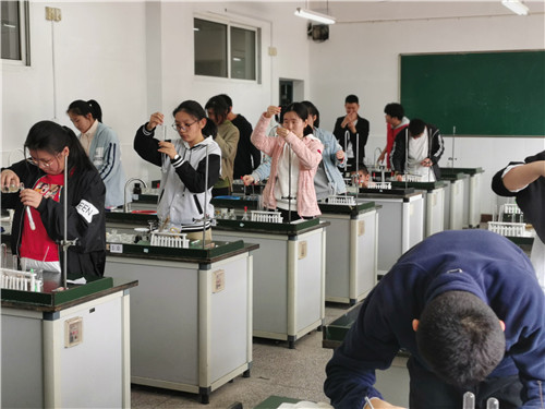 2019.4.15初三年級(jí)理化生實(shí)驗(yàn)3.jpg