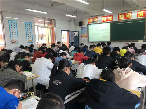 2019.4.24初三年級召開理化生實驗及體育測試指導廣播會2.jpg