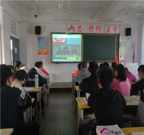 月考二表彰暨理化學(xué)法指導(dǎo)3.jpg 月考二表彰暨理化學(xué)法指導(dǎo)3.jpg